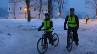 Zawodnicy na etapie rowerowym