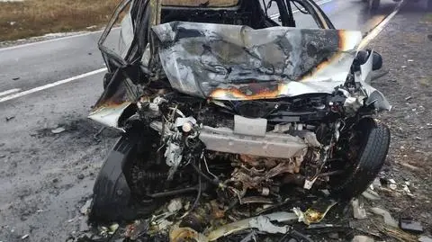 Tragiczny wypadek. Jedno z aut stanęło w płomieniach, kierowca nie przeżył