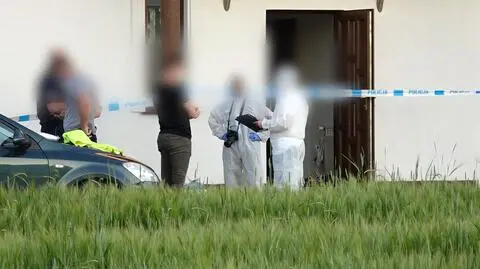 Śledczy na miejscu odnalezienia zwłok dziewczynki