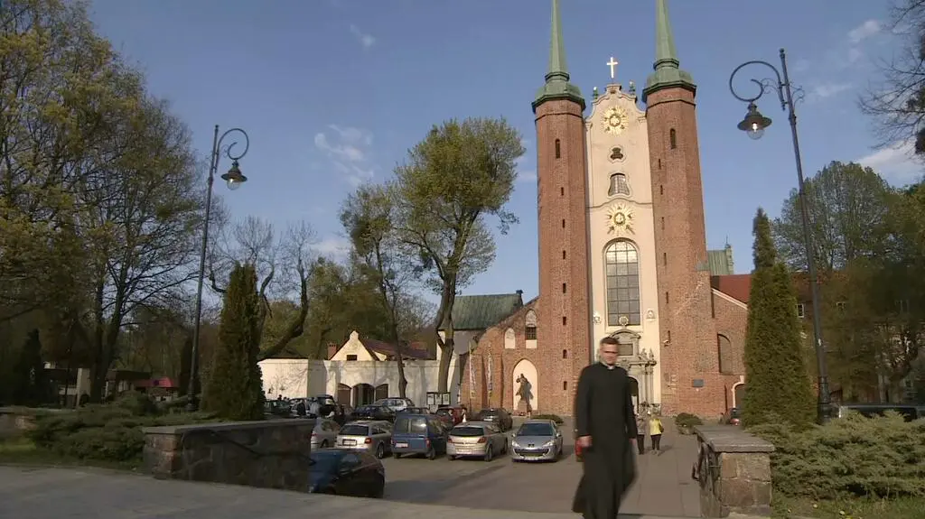 O 17.45 w kościołach zabiły dzwony 