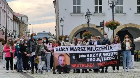 Bili i kopali, na głowie rozbili butelkę i nieprzytomnego zostawili na ulicy. Remigiusz zmarł