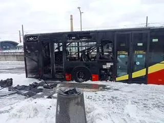Autobus spłonął niemal doszczętnie