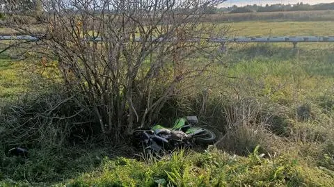 31-letni motocyklista zjechał z drogi i wjechał w zarośla, nie przeżył 