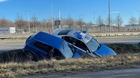 Samochód został zepchnięty do rowu