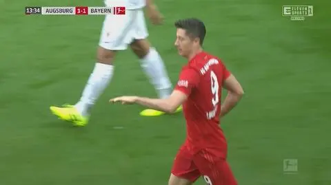 Gol Lewandowskiego w meczu Augsburg - Bayern 2:2