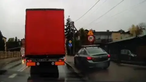 Kierowca został ukarany za jazdę po chodniku