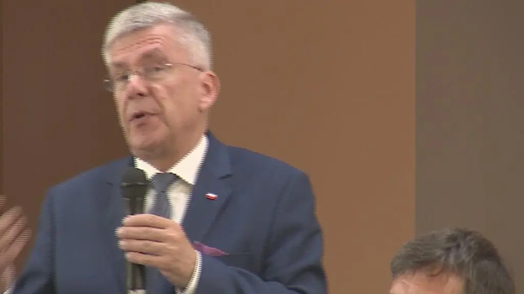 Marszałek Karczewski o barierkach przed Sejmem