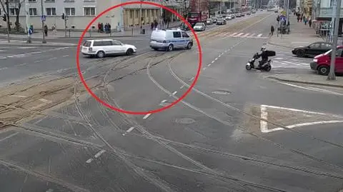 "Podbiegł do policjantów, powiedział, że jego żona przed chwilą urodziła w aucie"