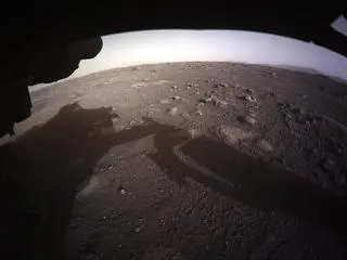 Łazik Perseverance przesyła pierwsze zdjęcia z Marsa