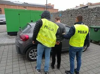 30-latek miał podpalić dwa samochody