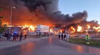 Pożar w centrum handlowym przy ulicy Marywilskiej na warszawskiej Białołęce