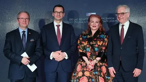 Wspólny toast dla uczczenia 100. rocznicy nawiązania stosunków dyplomatycznych między USA i Polską