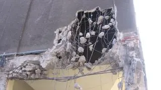 Fragment burzonej ściany