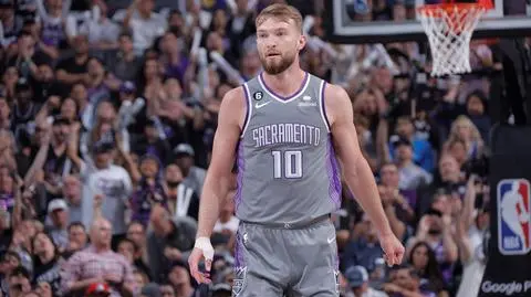 Prawie 220 mln w pięć lat. Syn legendy NBA renegocjował kontrakt