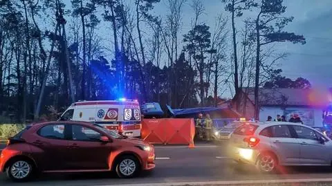 Zjechał na przeciwległy pas, doszło do zderzenia. Kierowca, mimo reanimacji, zmarł na miejscu