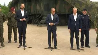 Władysław Kosiniak-Kamysz (L), Donald Tusk (M), Tomasz Siemoniak (R)