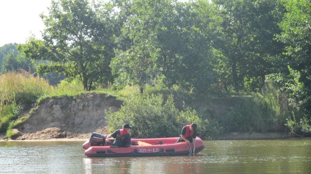 Strażacy na pontonie