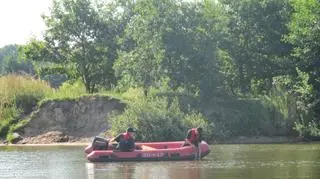 Strażacy na pontonie