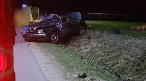 Stracił panowanie nad autem i kilkukrotnie dachował. Nie żyje młody kierowca