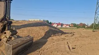 Mieszkańcy domagają się dobudowania 300 metrów wału przy drodze ekspresowej S14