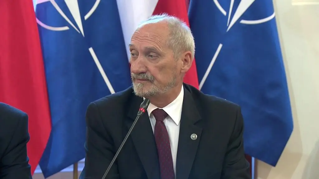 Antoni Macierewicz powitał gości