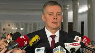 Siemoniak o nocnym wejściu do Centrum NATO: dzieją się u nas rzeczy jak w republice bananowej