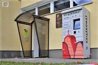 Książkomat przy bibliotece Morenowej