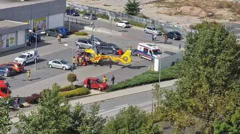 Pracownik budowy spadł z czwartego piętra. "Rozległe obrażenia"