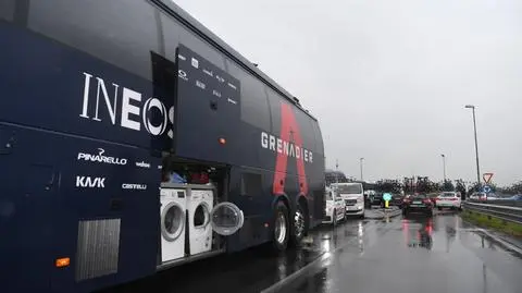 "Ineos upadnie". Atak na autokar kolarskiej drużyny Kwiatkowskiego