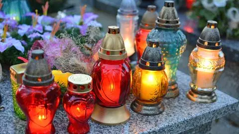 Co z wyjazdami na Wszystkich Świętych i odwiedzinami cmentarzy? Ministerstwo odpowiada