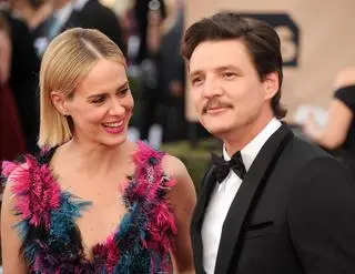 Sarah Paulson i Pedro Pascal w 2016 roku