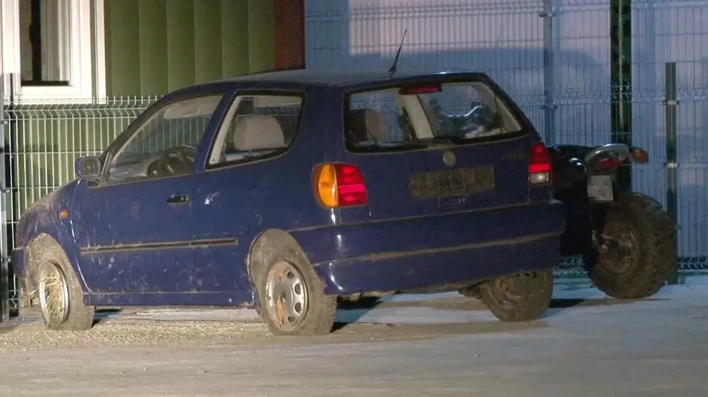 Pościg za golfem i strzały policji. 16-latek w szpitalu