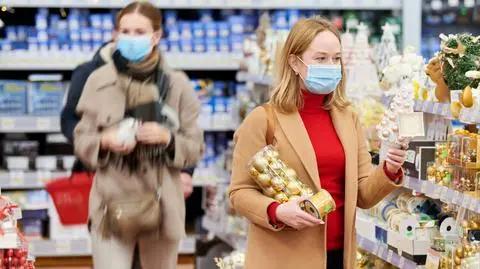 sklep zakupy maska swieta S shutterstock_1855642393