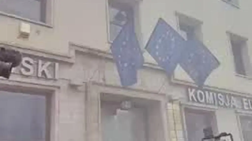 Rolnicy obrzucają jajami budynek Biura Parlamentu Europejskiego 