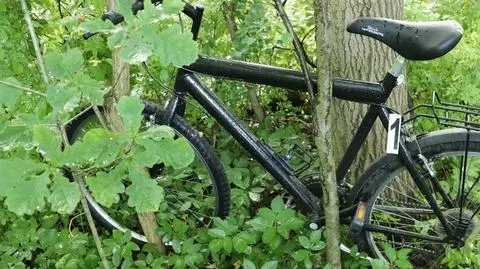 Z wody wyciągnęli ciało "nieznanego mężczyzny". Wiadomo, że wcześniej jechał na czarnym rowerze