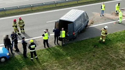 Przewoził obcokrajowców, po wypadku na A2 uciekł. Zarzuty i areszt dla kierowcy