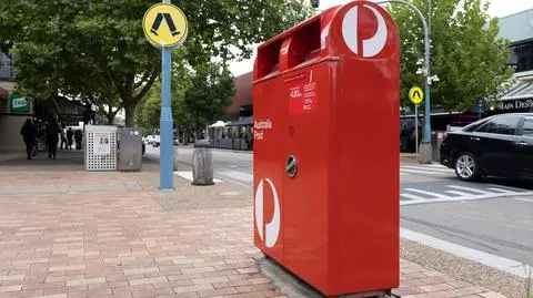 skrzynka na listy australia poczta mailbox melbourne shutterstock_2279628513