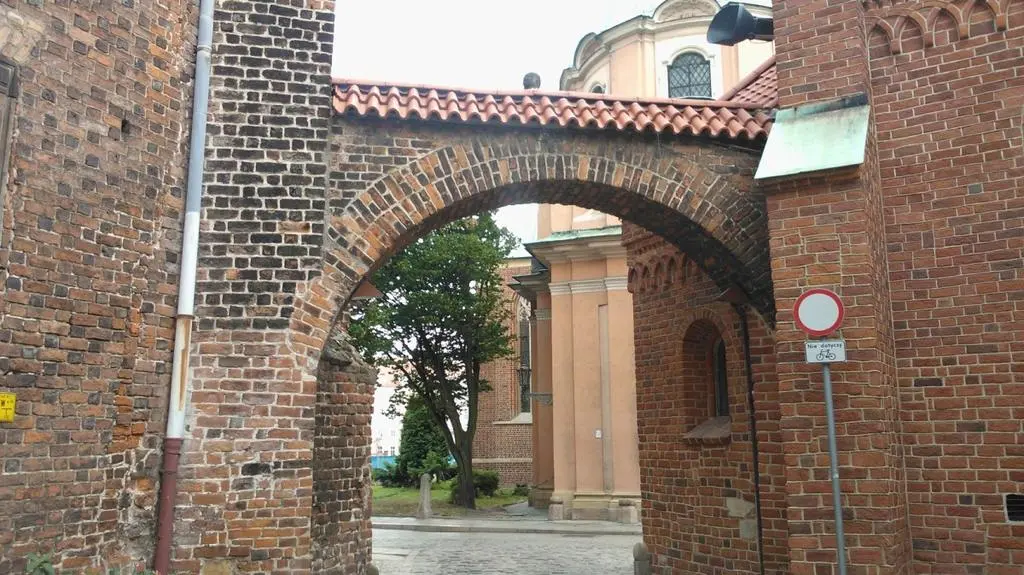 Brama Kluskowa przy katedrze