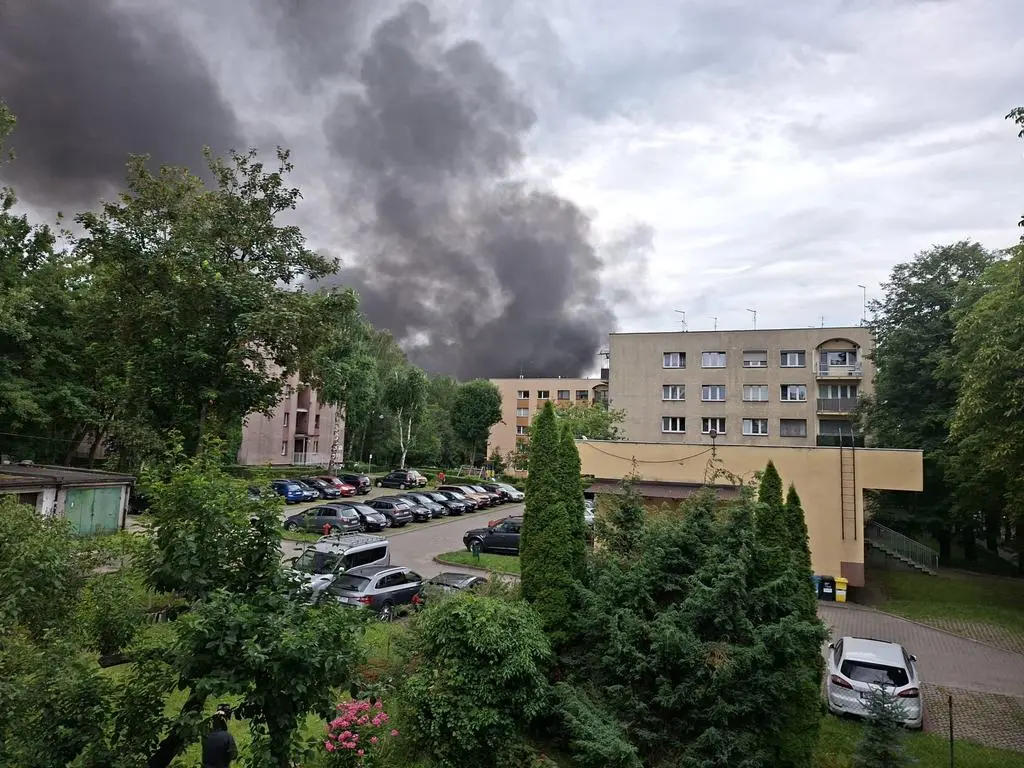 Pali się remontowany budynek