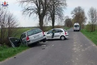 20-latce zatrzymano prawo jazdy. Za stworzenie zagrożenia bezpieczeństwa w ruchu drogowym i spowodowanie wypadku 