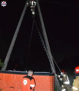 Mężczyznę oswobodzili strażacy
