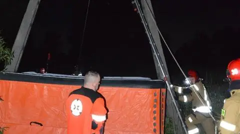 Mężczyznę oswobodzili strażacy