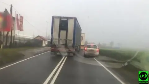 Niebezpieczne wyprzedzanie kierowcy ciężarówki