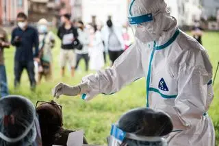 Nepal zmaga się z drugą falą pandemii 
