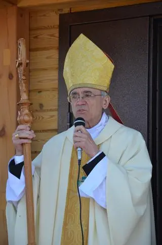 Wyświęcenia dokonał biskup Joseph Werth