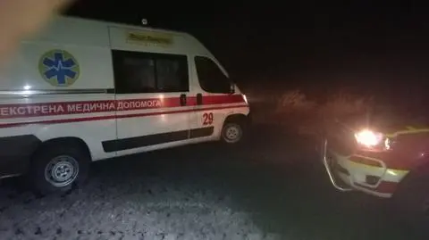 "Noworoczny cud" w karetce, która utknęła w błocie