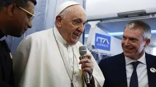 Papież na pokładzie samolotu lecącego do Lizbony
