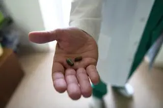 Fragmenty materiału, które lekarza z charkowskiego szpitala wyciągnęli z ciał pacjentów