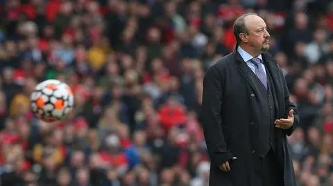 Benitez zirytowany decyzją ligi. "Mamy sześciu graczy kontuzjowanych i pięciu z COVID-19"