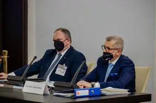 Marek Bieńkowski i Krzysztof Kwiatkowski na posiedzeniu senackiej komisji nadzwyczajnej w sprawie inwigilacji Pegasusem